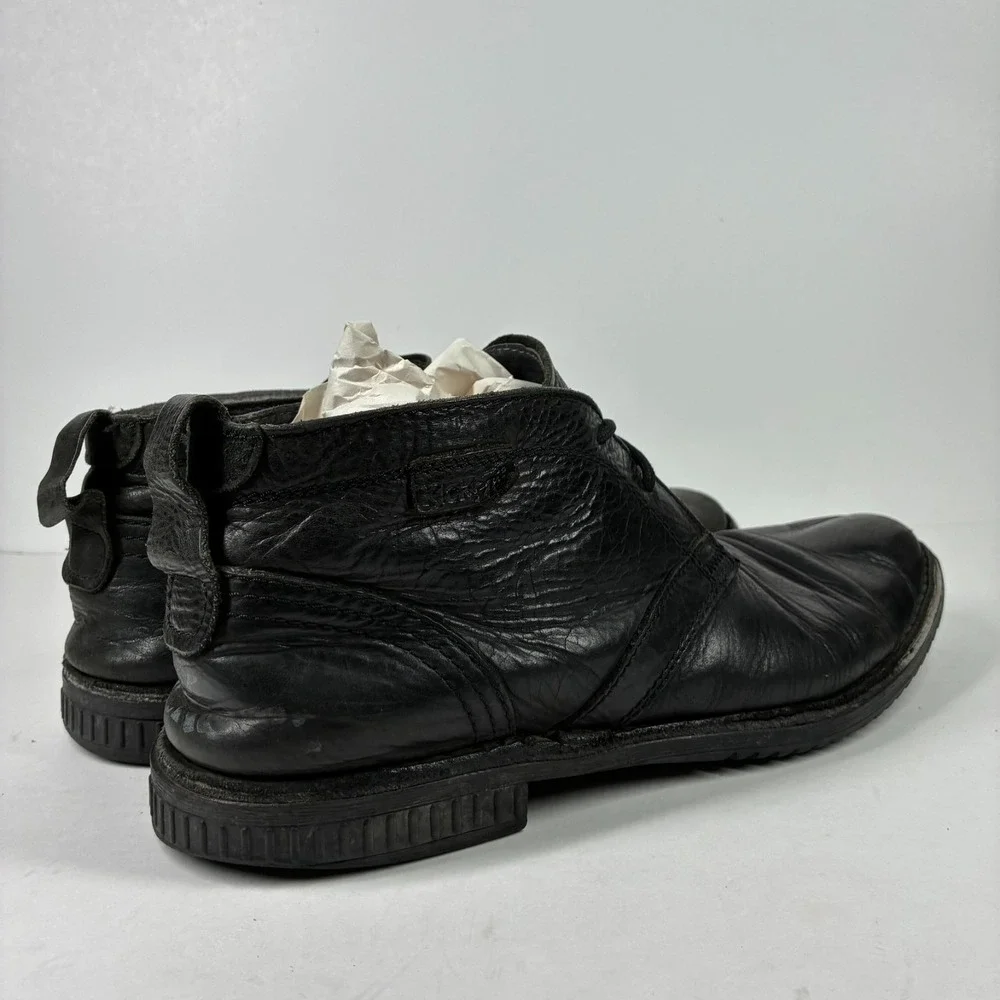 Kickers these chukka